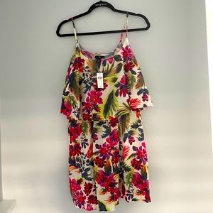 Gap Romper. New worn w/ tags. Size medium.